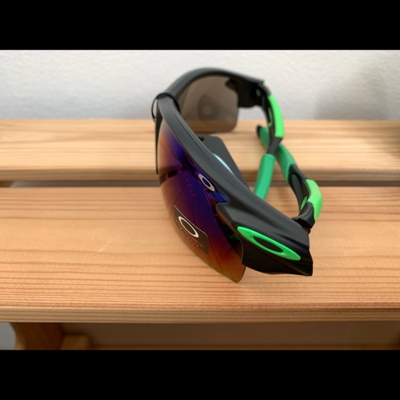 Oakley Flak Sunglasses (low bridge fit) + Case & Cleaning Cloth - Picture 3 of 4